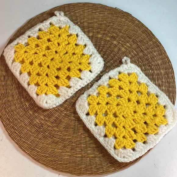 Cute Grannycore Crochet Knitted Square Pot Holders - Picture 2 of 3